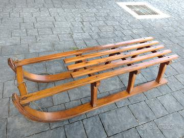 slittino vintage in legno 