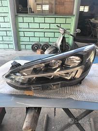 Faro anteriore sx Ford Focus ST 2016