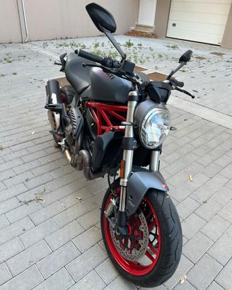 DUCATI MONSTER 821