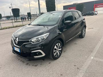 Renault Captur 1,5 dci 90cv total black da vetrina