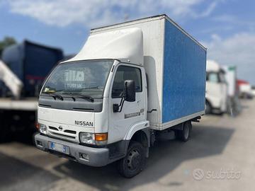 NISSAN CABSTAR CON SPONDA 110