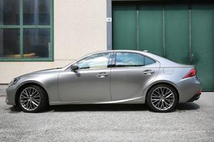 Lexus is300h