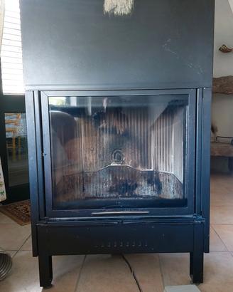 Stufa a legna canalizzata