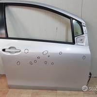 Porta anteriore destra grigia toyota yaris 2011