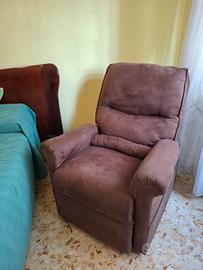 comoda poltrona motorizzata per anziani