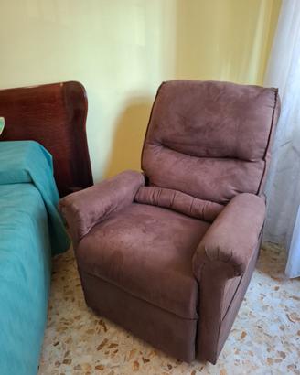 comoda poltrona motorizzata per anziani