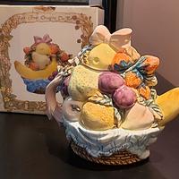 Teiera da collezione in ceramica decorata a mano.