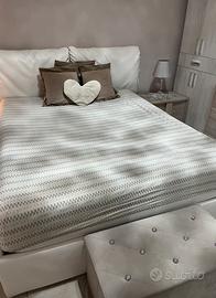 Camera da letto e divano
