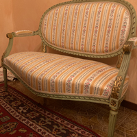 Divanino stile Luigi XVI