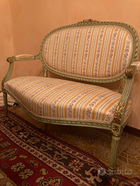 Divanino stile Luigi XVI
