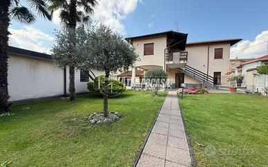 RIF. 037 - CORTILE INDIPENDENTE COMPOSTO DA DUE AP