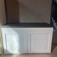 Base a 2 ante, con un cassetto.