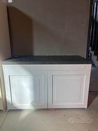 Base a 2 ante, con un cassetto.