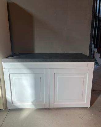 Base a 2 ante, con un cassetto.