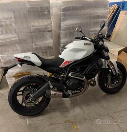 Ducati monster  797
