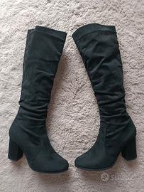 Stivali in camoscio al ginocchio 