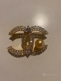 Spilla modello Chanel
