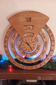 Calendario Perpetuo con orologio a centro in legno