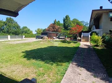 PORZIONE DI BIFAMILIARE A SACCOLONGO