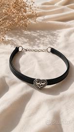 choker gotico di pelle con cuore 