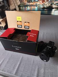 Panasonic Lumix S5D + 18-40mm

