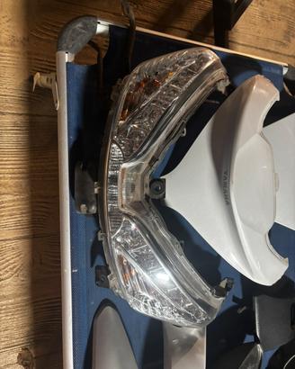 Ricambi majesty 400 led 2009