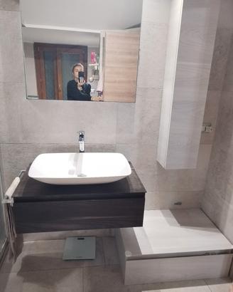 mobile bagno sospeso