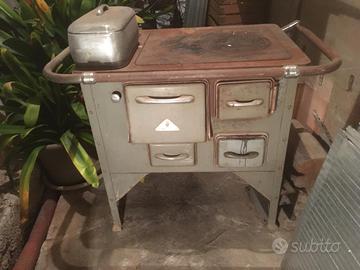 Stufa a legna d’epoca De Manincor