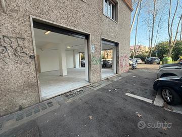 Espero - Locale angolare con 4 vetrine