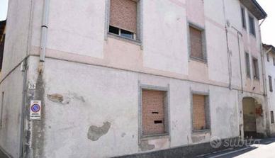 Immobile in asta di 82 m² con 3 locali e box auto 