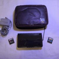 Nintendo Dsi XL con caricatore e due giochi 