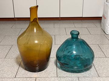 Vasi colorati in vetro