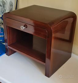 Comodino vintage in noce – design semplice