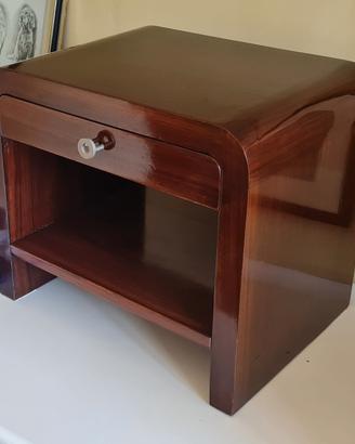 Comodino vintage in noce – design semplice