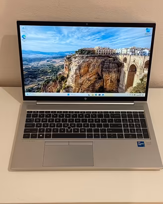 HP 850 G8 i7-11th COME NUOVO 32GB Ram 512 + Office