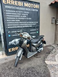 Aprilia Scarabeo 100 a rate con Klarna