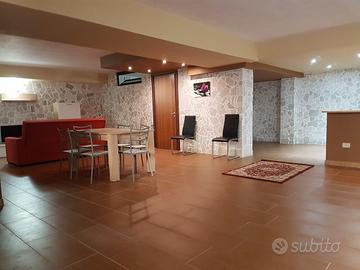 Taverna mq. 140 arredata