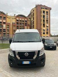 Nissan nv400