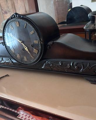 Orologio antico a pendolo
