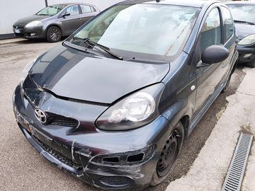 Toyota aygo anno 2011 ricambi usati