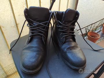 Stivaletti stringati imbottiti