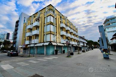 2 LOCALI A LIGNANO SABBIADORO