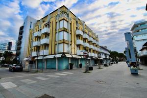 2 LOCALI A LIGNANO SABBIADORO