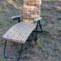 Sedia a sdraio con poggiapiedi