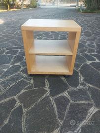 Mobiletto in legno con ruote
