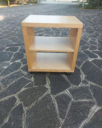 Mobiletto in legno con ruote