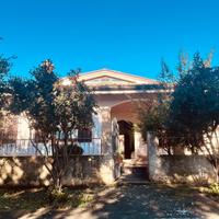 Villa unifamiliare con giardino