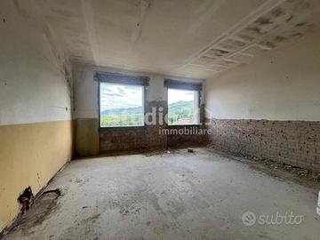 Appartamento di 100 m² con 5 locali e posto auto a