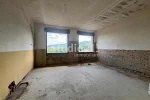 Appartamento di 100 m² con 5 locali e posto auto a