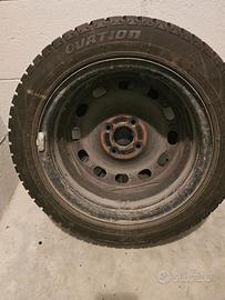 Gomme per auto complete di cerchi e copricerchi